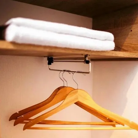 навпроти оперного театру Apartment *
