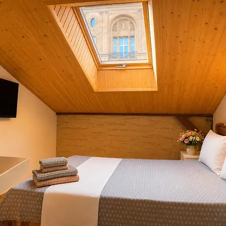 навпроти оперного театру Apartment Lemberg